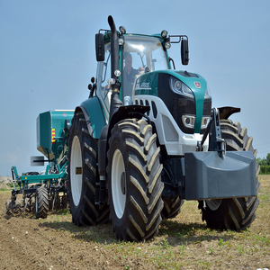 Tracteur 4x4 ARBOS durable avec une construction robuste, un système de transmission puissant et des performances fiables - Product Image 6