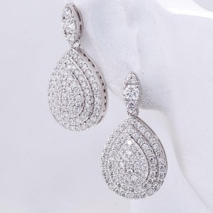 Boucles d'oreilles de luxe en or avec diamant de laboratoire de qualité supérieure, taille coussin, certifiées IGI, idéales pour les soirées et les cadeaux d'anniversaire, disponibles à l'exportation - Product Image 3