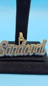 จี้เพชรโมอิสซาไนต์ VVS สลักชื่อตามสั่ง จี้ตัวอักษรสองสี เงินแท้ 925 จี้ฮิปฮอปสองชั้น ของขวัญวันเกิดสำหรับเขา - Product Image 4