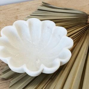 Cuenco Decorativo de Mármol Blanco Hecho a Mano con Diseño de Pétalos Acanalados para Decoración de Mesa de Lujo, Piedra Personalizada - Product Image 1