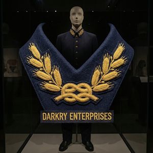 Servicio de Fabricación a Medida de Cuello Mao de Terciopelo Azul Real con Bordado de Hilo de Oro de Primera Calidad - Product Image 3