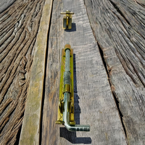 Pestillo de perno de torre con resorte para puertas y portones Herrajes y accesorios chapados en zinc para todos los accesorios de puertas de hierro a granel - Product Image 5