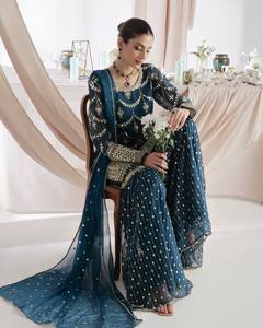 Conjunto de Salwar Kameez Azul Bordado con Dupatta de Organza, Corte Entallado Reversible, Traje para Bodas y Fiestas Indias y Pakistaníes - Product Image 3