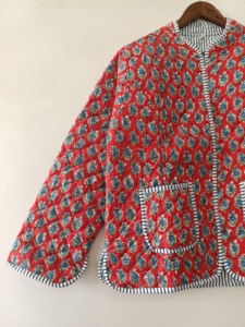Veste en coton matelassée faite à la main, à motifs floraux, réversible, en coton matelassé à rayures, pour les occasions spéciales - Product Image 3
