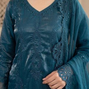 Ensemble Kurti et Palazzo brodé en verre à motif romain avec dupatta en soie, prix de gros fabricant pour vêtements féminins - Product Image 1