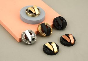 Porta llaves de pared de diseño elegante, duradero, no plegable, con acabado antiguo de lujo, ganchos decorativos, organizador para el hogar. - Product Image 1