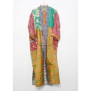 Robe de chambre kimono en soie indienne multicolore, style Kantha, vente en gros, vêtements de nuit faits main, patchwork, robe longue maxi - Product Image 2