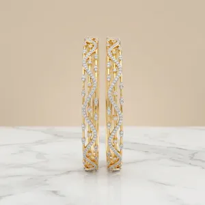 Superbe finition blanche dorée à la mode avec des pierres AD Look Four Set OF Openable Bangles élégants pour les femmes pour les vêtements de mariage - Product Image 2