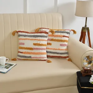 Coussins et oreillers carrés en coton tufté style bohème avec pompons pour la maison et l'hôtellerie - Product Image 3