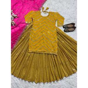 Top de soirée pour femme de créateur Ensemble Lehenga avec belle Dupatta - Product Image 3