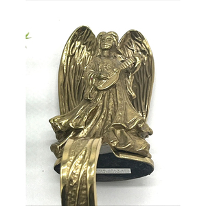 Soporte para Calcetines Navideños de Aluminio Fundido, Diseño de Ángel Metálico Plateado Brillante, Decoración Navideña Resistente para Mesa - Product Image 4
