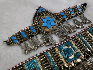 Parures de bijoux afghans traditionnels avec collier ras-du-cou en pièces d'argent vintage et boucles d'oreilles tribales assorties - Product Image 3