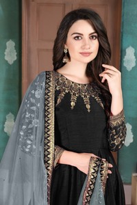 Costume Anarkali moderne semi-couture en soie Adda brodée pour les fêtes, Diwali, mariage - Product Image 5