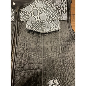 Gilet de moto en cuir véritable de vachette gaufré crocodile pour homme, imprimé python noir, fermeture éclair sur le devant - Product Image 3