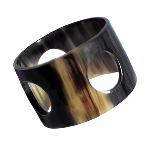 Brazalete Redondo Hecho a Mano con Cuerno de Búfalo Pulido, Ecológico, Moderno, con Tacto Real, Material Natural Orgánico, Regalo de Boda - Product Image 2