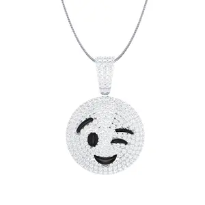 Il Test di moissonite con ciondolo Emoji con occhiolino elegante supera il diamante completamente ghiacciato alla moda hip hop con ciondolo in argento 925 placcato in oro