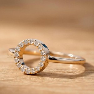 Bague de fiançailles minimaliste en platine avec diamant de laboratoire taille ronde, cercle ouvert, cadeau pour elle - Product Image 5