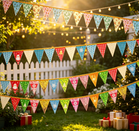 Drapeaux triangulaires de Noël personnalisés à motifs variés pour événements promotionnels et fêtes – Collection 2026 – Vente Flash