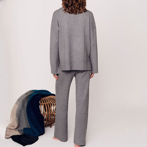 Ensemble de salon moderne et élégant, idéal pour un usage quotidien, avec tissu doux et coupe décontractée et confortable. - Product Image 3