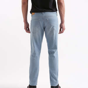 กางเกงยีนส์ทรงตรงลำลองคุณภาพสูงสำหรับผู้ชาย ลายพิมพ์ทันสมัย สตรีทแวร์ ผ้าเนื้อนุ่มพรีเมียม ล้างสีอ่อน มีจำหน่ายจำนวนมาก - Product Image 2