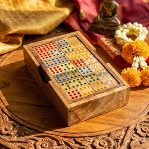 Juego de Dominó Doble Seis de Madera de Colores ILAHI, 28 Piezas, Ecológico, Tallado y Grabado, Diseño Antiguo, Caja Rectangular Alta de Madera - Product Image 1