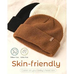 Bonnet en tricot côtelé épais avec patch en cuir et logo personnalisé, chaud pour l'hiver, unisexe, à revers, style slouchy, pour le ski, vente en gros - Product Image 3