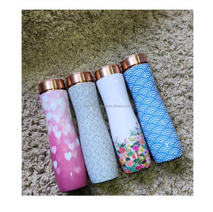 Botella de agua clásica de cobre diseñada para el consumo diario, basada en las tradicionales prácticas de bienestar y vida saludable. - Product Image 2