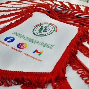 Fanions Personnalisés Haute Performance avec Matériaux Polyester et Satin, Petits Drapeaux d'Échange pour Clubs de Football - Product Image 4