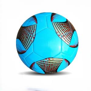 Ballon de football léger avec logo personnalisé et construction cousue à la machine - Product Image 1