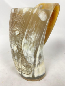 Taza para beber con cuerno religioso Vikingo, Original cuerno de búfalo, diseño Animal tallado, acabado pulido, bebida vikinga auténtica - Product Image 2