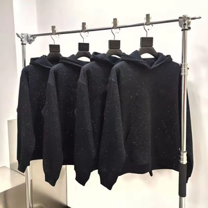 Sudadera con Capucha Deportiva para Hombre de Alta Calidad, 100% Algodón, Estampado Urbano con Pedrería VVS, Color Negro, Disponible en Stock - Product Image 1