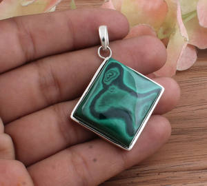 Collier en argent sterling 925 plaqué platine avec pendentif en zircon vert naturel vintage, motif organique, bijou de transformation - Product Image 4