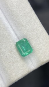 Émeraude naturelle certifiée du Zambie, taille octogonale, pierre à bon lustre, pierre précieuse non montée pour la création de bijoux, 1,73 carat - Product Image 2