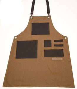 Elegante chaleco de lona para camarero con correa ajustable de cuero genuino y bolsillos para mixólogo de élite en bar lounge. - Product Image 1