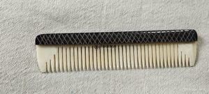 Peine de Hueso Premium Tradebyd, Herramienta Artesanal para el Cuidado del Cabello, Desenredante Suave para el Cuidado Diario - Product Image 3