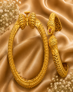 Bracelets joncs de créateur en laiton plaqué or de qualité supérieure, ornés de moissanite et de kundan, ouvrables par vis, pour mariage - Product Image 1