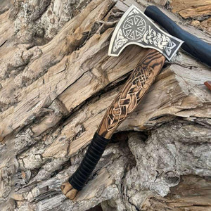 Hacha Vikinga con Diseño Nórdico, Hoja de Acero al Carbono de Grado Industrial, Mango de Madera, Aspecto Artesanal, Artículo Decorativo para Regalo - Product Image 1