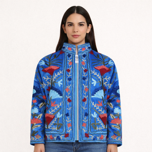 Chaqueta Corta de Piel de Oveja Acolchada de Primavera con Cuello Mandarín, Bordado Floral Reversible y Logotipo Personalizable - Product Image 3