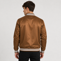 Veste universitaire classique en toile avec col montant, construction extérieure respirante et durable pour un style décontracté hivernal au quotidien