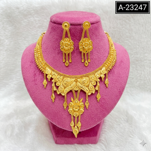 ชุดเครื่องประดับ MOLL JEWELLERS สร้อยคอพร้อมต่างหูและแหวน ชุบทอง 14K ทำจากโลหะผสมสังกะสี ประดับด้วยดอกไม้และเพชรซิร์คอน เหมาะสำหรับผู้หญิงในงานแต่งงาน งานหมั้น หรืองานเลี้ยง ดีไซน์ทันสมัย - Product Image 2