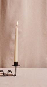 Porte-bougie conique moderne en métal noir mat, bougeoir ondulé abstrait minimaliste pour la décoration de table de mariage ou de la maison - Product Image 3