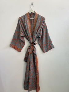 Veste en soie imprimée pour femme, robe de plage et de villégiature en soie - Product Image 3