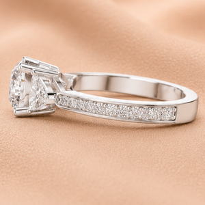 Anillo de Compromiso de Diamantes con Corte Trillón y Tres Piedras, Anillo de Promesa de Oro Blanco, Joyería Nupcial de Lujo para Mujer, Regalo - Product Image 1