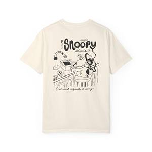 เสื้อยืดสีดำสำหรับผู้ชาย พิมพ์ลายการ์ตูนแมว แขนสั้น คอกลม ทรงลำลอง ดีไซน์โลโก้ด้านหน้า - Product Image 2