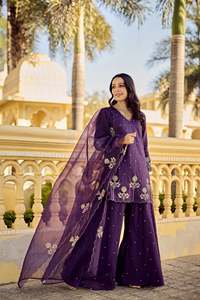 Traje Tradicional Indio para Mujer, Salwar Kameez de Seda Chanderi Morada con Bordado Floral, Conjunto Kurta - Product Image 1