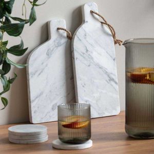 Tabla de cortar de mármol rectangular con asa, superficie gris oscuro con vetas y detalles de rayas doradas, bloque de corte para cocina - Product Image 5