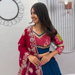 Lehenga Choli élégant en coton pur brodé de qualité supérieure pour Navratri avec dupatta en georgette, fabriqué par Royal Exports - Product Image 1