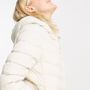 Chaqueta Vaquera con Capucha para Mujer, Color Sólido, Manga Corta, Cierre con Cremallera, Diseño con Logotipo, Transpirable, Resistente al Viento, Moda Primavera, Verano, Otoño - Product Image 5