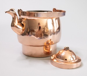 Théière en cuivre vintage élégante avec bec verseur incurvé, poignée décorative en cuivre, couvercle assorti, corps large et arrondi, classique - Product Image 5