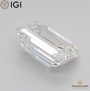 Diamante cultivado en laboratorio CVD con corte esmeralda de 4.51 quilates, color E, claridad VVS1, con certificado IGI, para una colección de joyas única. - Product Image 4